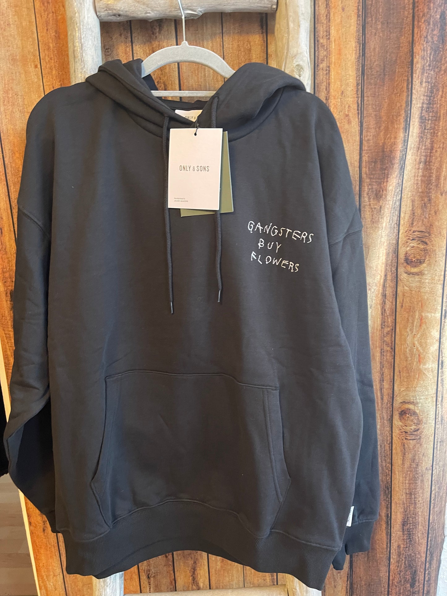 Hoodie black mit Stickerei