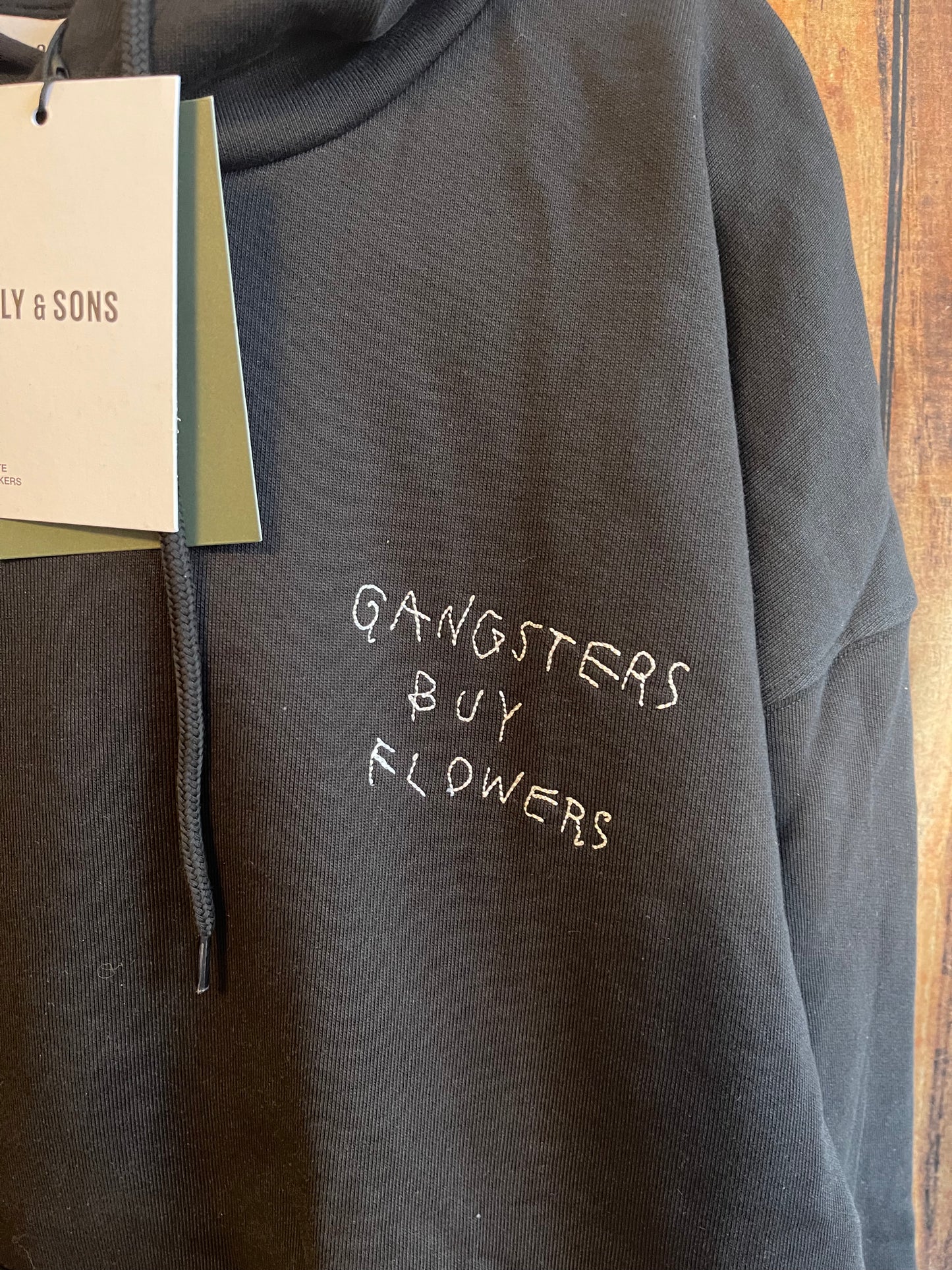Hoodie black mit Stickerei